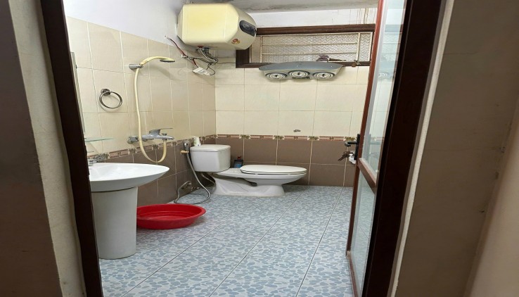 Cho thuê nhà ngõ ô tô 250 Phố Tây Sơn, 55m2, 5 tầng, 6 ngủ, 18 Triệu (có cho làm CHDV)